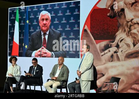 Milano, . 13 settembre 2023. Milano, Italia STATI GENERALI DELLA CULTURA 2023 nella foto: Antonio Tajani, Ministro degli affari Esteri in video Connection parla con Fabio Tamburini, Direttore de il Sole 24 ore e Antonio de Matteis, CEO del gruppo Kiton, Direttore creativo di abbigliamento maschile, Presidente di Pitti immagine Fabrizio Paschina, Executive Director Communication and Image intesa Sanpaolo Marco Vidal, General Director Mavive Spa, CEO The Merchant of Venice Srl Credit: Independent Photo Agency/Alamy Live News Foto Stock