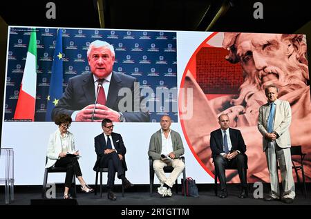 Milano, . 13 settembre 2023. Milano, Italia STATI GENERALI DELLA CULTURA 2023 nella foto: Antonio Tajani, Ministro degli affari Esteri in video Connection parla con Fabio Tamburini, Direttore de il Sole 24 ore e Antonio de Matteis, CEO del gruppo Kiton, Direttore creativo di abbigliamento maschile, Presidente di Pitti immagine Fabrizio Paschina, Executive Director Communication and Image intesa Sanpaolo Marco Vidal, General Director Mavive Spa, CEO The Merchant of Venice Srl Credit: Independent Photo Agency/Alamy Live News Foto Stock