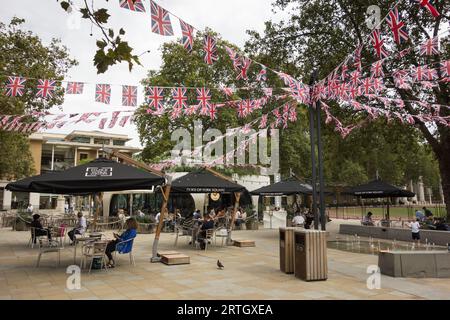 Padiglione del caffè Vardo in Duke of York Square, King's Road, Chelsea, Londra, SW3, REGNO UNITO Foto Stock