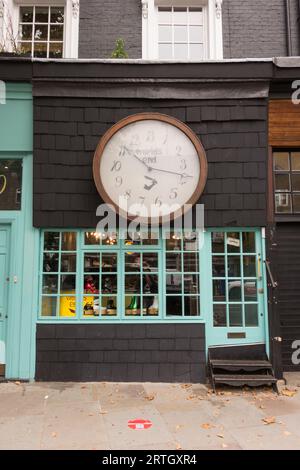 Boutique Vivienne Westwood's World's End e orologio analogico Back-to-Front, 430 King's Road, Chelsea, Londra, Inghilterra, REGNO UNITO Foto Stock