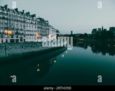 Vista notturna dell'isola di, Île de la Cité, fiume Senna, Parigi, Francia, Europa, UE. Foto Stock