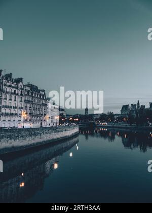 Vista notturna dell'isola di, Île de la Cité, fiume Senna, Parigi, Francia, Europa, UE. Foto Stock