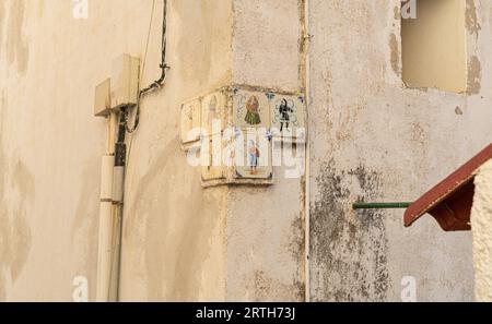 Angolo di una casa con azulejo Foto Stock