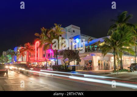 Strada notturna a South Miami Beach a Ocean Drive, Miami Beach, Florida. Foto Stock