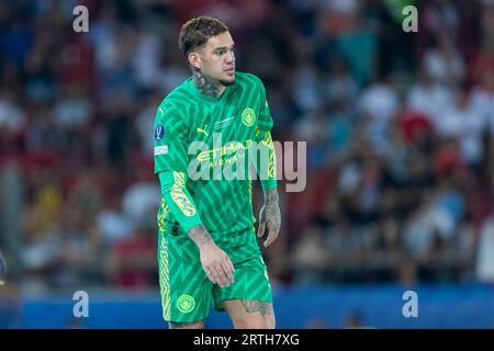 Atene, Grecia - 16 agosto 2023: Giocatore del Manchester City Ederson in azione durante la finale della Supercoppa UEFA tra Manchester City e Sevill Foto Stock