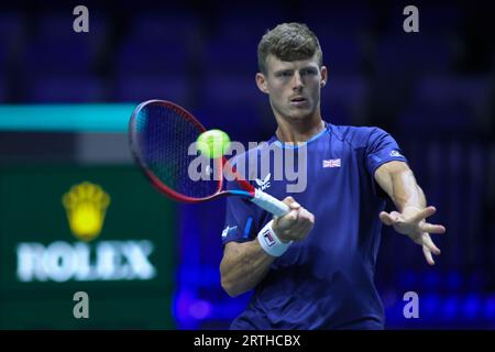 AO Arena, Manchester, Lancashire, Regno Unito. 12 settembre 2023. Neal Skupski (GBR) fa pratica in vista della fase a gironi delle finali di Coppa Davis 2023 tra Australia e Gran Bretagna credito: Touchlinepics/Alamy Live News Foto Stock