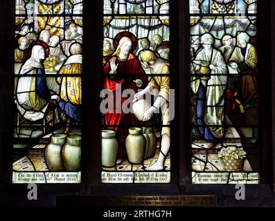 Le nozze a Cana vetrate colorate, St. Peter's Church, Higham on the Hill, Leicestershire, Inghilterra, Regno Unito Foto Stock
