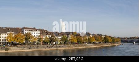 Basilea, Svizzera, 24 ottobre 2016: Vista panoramica della città e del fiume Reno Foto Stock