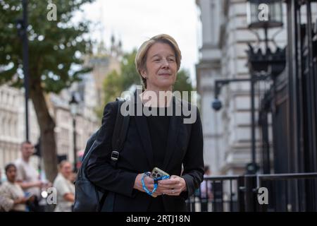 Londra, Inghilterra, Regno Unito. 13 settembre 2023. L'amministratore delegato dell'NHS England AMANDA PRITCHARD arriva a Downing Street davanti alla tavola rotonda dell'NHS. (Immagine di credito: © Tayfun salci/ZUMA Press Wire) SOLO USO EDITORIALE! Non per USO commerciale! Foto Stock