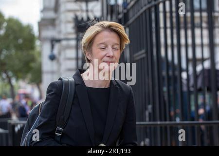 Londra, Inghilterra, Regno Unito. 13 settembre 2023. L'amministratore delegato dell'NHS England AMANDA PRITCHARD arriva a Downing Street davanti alla tavola rotonda dell'NHS. (Immagine di credito: © Tayfun salci/ZUMA Press Wire) SOLO USO EDITORIALE! Non per USO commerciale! Foto Stock