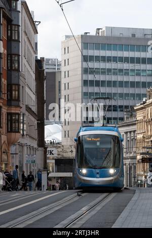 West Midlands metro tram in Corporation Street, Birmingham, Regno Unito Foto Stock