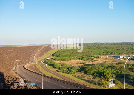 Foz do Iguacu, Brasile, 10 luglio 2016: Punto di osservazione della diga di Itaipu a Foz do Iguazu in Brasile Foto Stock