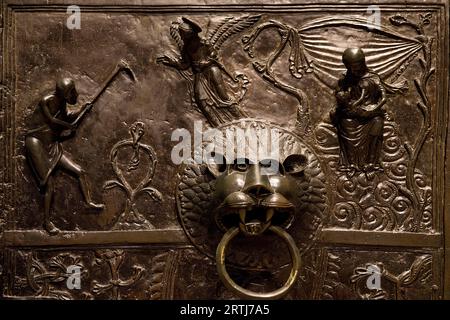La porta di Bernward, dettaglio, ala sinistra, i Libro della Genesi, Genesi, vita terrestre di Adamo ed Eva, Hildesheim, bassa Sassonia, Germania Foto Stock