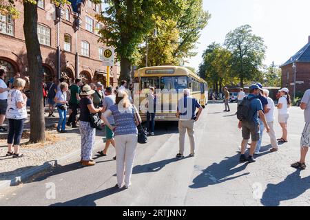 Vecchi autobus con timer al Tag des offenen Denkmals di Berlino 2023 Foto Stock