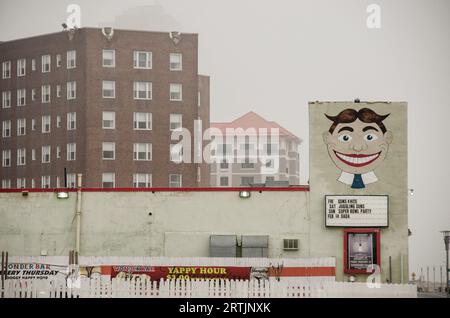 Tilly è dipinto al Wonder Bar di Asbury Park, New Jersey Foto Stock