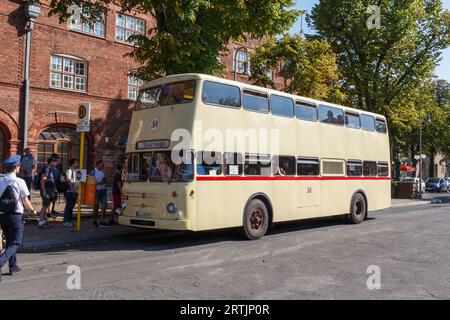 Vecchi autobus con timer al Tag des offenen Denkmals di Berlino 2023 Foto Stock