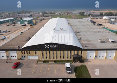 Veduta aerea del furgone Leisure Travel, della fabbrica Triple e Recreational Vehicle (R) di Winkler, Manitoba, Canada Foto Stock