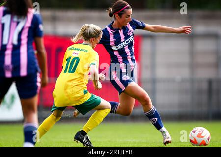 Phoebe Read (15 Dulwich Hamlet) durante la partita L&SERWFL tra Dulwich Hamlet e Ashford United al Champion Hill Stadium di Londra, Regno Unito Foto Stock