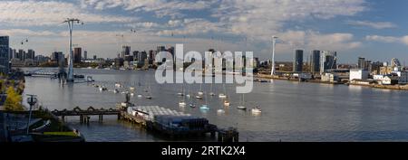 Vista panoramica dell'area di North Greenwich e del fiume Tamigi, Regno Unito Foto Stock