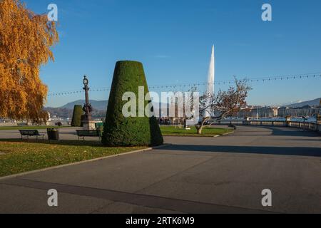 Rotonde du Mont-Blanc con Lago di Ginevra e Jet dEau - Ginevra, Svizzera Foto Stock