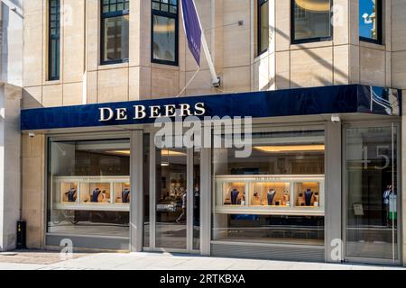 De Beers Jewellery Store, Old Bond Street, Londra, Regno Unito. Foto Stock