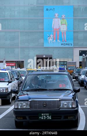 L'edificio della stazione di Yokohama, l'uscita Nishiguchi e il terminal degli autobus, Kanagawa, Japan JP Foto Stock