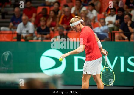 Valencia, Spagna. 13 settembre 2023. Alejandro Davidovich Fokina in azione durante la COPPA DAVIS al Pabellon Municipal de Fuente San Luis. Credito: SOPA Images Limited/Alamy Live News Foto Stock