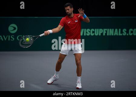 Valencia, Spagna. 13 settembre 2023. Il serbo Novak Djokovic prende parte all'allenamento prima della sua partita tra Serbia e Spagna al torneo di tennis delle finali di Coppa Davis a Valencia, in Spagna, il 13 settembre 2023. Crediti: Str/Xinhua/Alamy Live News Foto Stock