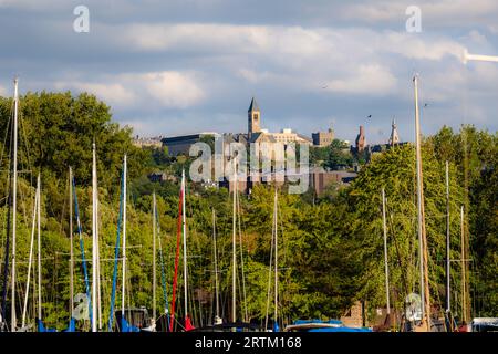 Nel tardo pomeriggio immagine dell'area che circonda la città di Ithaca, New York, USA, tratta dal parco marino statale di Allan H Treman. Foto Stock