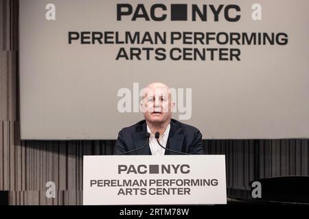 New York, USA. 13 settembre 2023. Ron Perelman parla durante l'apertura dell'evento stampa del Perelman Performing Arts Center e del taglio del nastro a New York il 13 settembre 2023. Il Perelman Performing Arts Center è stato costruito sul sito del World Trade Center ed è l'ultimo pezzo di riqualificazione di questo sito dopo l'attacco terroristico del 9/11 a New York, dove sono morte più di 3.000 persone. (Foto di Lev Radin/Sipa USA) credito: SIPA USA/Alamy Live News Foto Stock