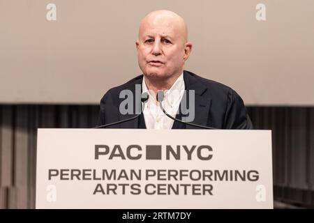 New York, USA. 13 settembre 2023. Ron Perelman parla durante l'apertura dell'evento stampa del Perelman Performing Arts Center e del taglio del nastro a New York il 13 settembre 2023. Il Perelman Performing Arts Center è stato costruito sul sito del World Trade Center ed è l'ultimo pezzo di riqualificazione di questo sito dopo l'attacco terroristico del 9/11 a New York, dove sono morte più di 3.000 persone. (Foto di Lev Radin/Sipa USA) credito: SIPA USA/Alamy Live News Foto Stock