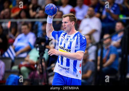 Stoccarda, Germania. 1 settembre 2023. Pallamano: Bundesliga, TVB Stoccarda - Füchse Berlin, Porsche Arena. Adam Lönn di Stoccarda in azione. Credito: Tom Weller/dpa/Alamy Live News Foto Stock