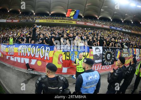 Tifosi rumeni durante la partita di qualificazione a Euro 2024 Romania vs Kosovo 12.09.2023 , Arena Nationala Stadium , Bucarest Foto Stock