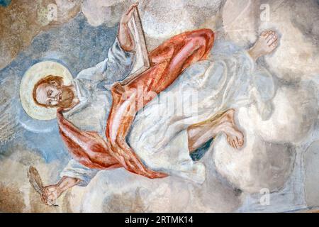 Chiesa barocca di nostra Signora dell'assunzione. San Matteo apostolo. Affresco. Cordone. Francia. Foto Stock