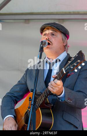 Peter Pete Doherty, britischer Rockmusiker und Frontmann der Indie-Rock-Bands Babyshambles und the Libertines, Live zu Eröffnung der Ausstellung Beyond Fame die Kunst der Stars im NRW-Forum Düsseldorf *** Peter Pete Doherty, musicista rock britannico e frontman delle band indie rock Babyshambles e The Libertines, Live all'inaugurazione della mostra Beyond Fame The Art of Stars al NRW Forum Düsseldorf Foto Stock