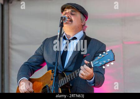 Peter Pete Doherty, britischer Rockmusiker und Frontmann der Indie-Rock-Bands Babyshambles und the Libertines, Live zu Eröffnung der Ausstellung Beyond Fame die Kunst der Stars im NRW-Forum Düsseldorf *** Peter Pete Doherty, musicista rock britannico e frontman delle band indie rock Babyshambles e The Libertines, Live all'inaugurazione della mostra Beyond Fame The Art of Stars al NRW Forum Düsseldorf Foto Stock