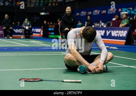 Hong Kong, Cina. 13 settembre 2023. Il finlandese Kalle Koljonen gioca durante il singolo round maschile del 32 contro il danese Rasmus Gamkei il secondo giorno del campionato di badminton VICTOR Hong Kong Open 2023 all'Hong Kong Coliseum. Punteggio finale; Danimarca 2:0 Finlandia. Credito: SOPA Images Limited/Alamy Live News Foto Stock