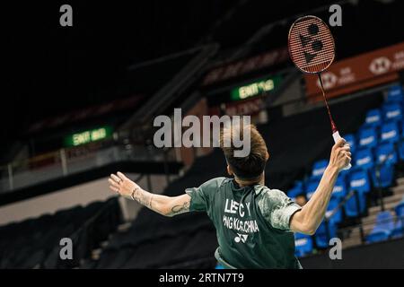 Hong Kong, Cina. 13 settembre 2023. Lee Cheuk Yiu di Hong Kong Cina gioca durante il singolo round maschile del 32 match contro il Weng Hong Yang della Cina il secondo giorno dei campionati di badminton VICTOR Hong Kong Open 2023 all'Hong Kong Coliseum. Punteggio finale; Hong Kong, Cina 2:0 Cina. Credito: SOPA Images Limited/Alamy Live News Foto Stock