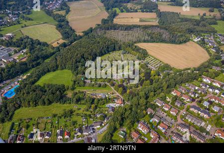 Luftbild, Neuer Friedhof und Gärtnerei van der Molen Pohl, Waldschäden, Freibad Löhnbad, Fröndenberg, Ruhrgebiet, Nordrhein-Westfalen, Deutschland ACHTUNGxMINDESTHONORARx60xEURO *** Vista aerea, nuovo cimitero e vivaio van der Molen Pohl, danni forestali, piscina all'aperto Löhnbad, Fröndenberg, zona della Ruhr, Renania settentrionale-Vestfalia, Germania ATTENTIONxMINESTHONORARx60xEURO Foto Stock