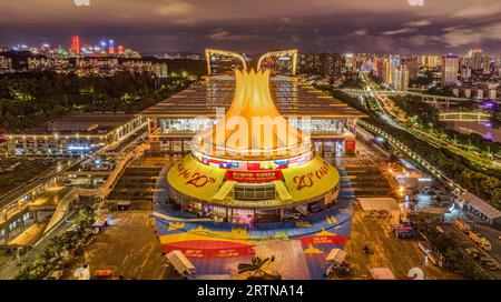 NANNING, CINA - 13 SETTEMBRE 2023 - foto scattata il 13 settembre 2023 mostra il Nanning International Convention and Exhibition Center a Nanning, Sud Foto Stock