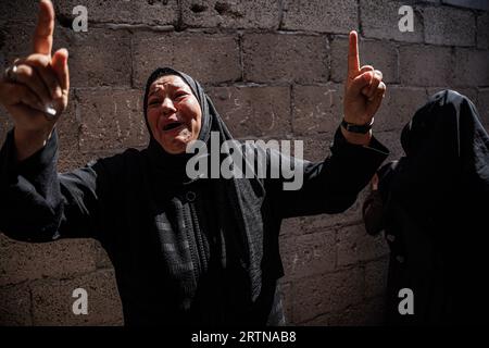 Gaza, Gaza, Palestina. 14 settembre 2023. Una donna palestinese della famiglia del martire piange e urla. (Immagine di credito: © Saher Alghorra/ZUMA Press Wire) SOLO USO EDITORIALE! Non per USO commerciale! Foto Stock