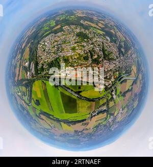 Luftbild, Ortsansicht Fröndenberg-Mitte, Bahnhof, Mendener Straße, Fluss Ruhr und Ruhrbrücke, Erdkugel, Fisheye Aufnahme, Fischaugen Aufnahme, 360 Grad Aufnahme, Tiny World, Fröndenberg, Fröndenberg, Ruhrgebiet, Nordrhein-Westfalen, Deutschland ACHTUNGxMINDESTHONORARx60xEURO *** Vista aerea, vista città Fröndenberg Mitte, stazione ferroviaria, Mendener Straße, fiume Ruhr e Ruhrbrücke, globo, fisheye shot, fish eye shot, fish eye shot, 360 gradi shot, Tiny World, Fröndenberg, Fröndenberg, Ruhrgebiet, Nordrhein Westfalen, Germania ATTENTIONxMINDESTHONORARx60xEURO Foto Stock