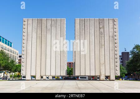 Dallas, Stati Uniti - 5 maggio 2023: Monumento commemorativo John F. Kennedy Plaza al JFK di Dallas, Stati Uniti. Foto Stock