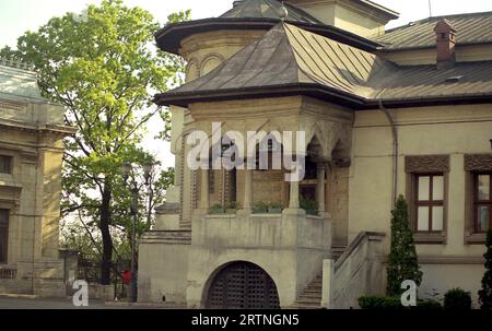 Bucarest, Romania, circa 2000. Ingresso al Priorato della Cattedrale Patriarcale ortodossa rumena, un monumento storico del XVII secolo. Foto Stock