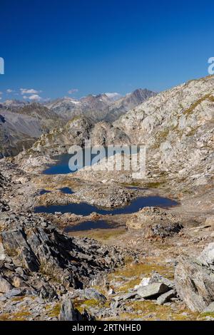 Lago Lai d'Uffiern visto dal passo degli Uffiern, Surselva Foto Stock