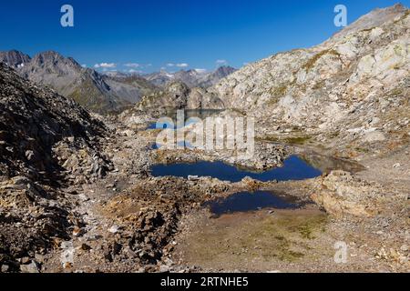 Lago Lai d'Uffiern visto dal passo degli Uffiern, Surselva Foto Stock