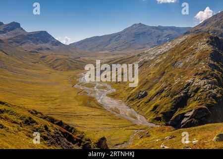 Valle alpina dell'Altopiano di Greina a Surselva, Svizzera Foto Stock