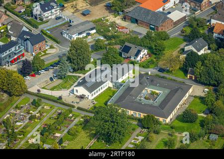 Luftbild, Hans-Jürgen-Janzen-Haus Pflegeheim, Frömern, Fröndenberg, Ruhrgebiet, Nordrhein-Westfalen, Deutschland ACHTUNGxMINDESTHONORARx60xEURO *** Aerial View, casa di cura Hans Jürgen Janzen, Frömern, Fröndenberg, zona della Ruhr, Renania settentrionale-Vestfalia, Germania ATTENTIONxMINESTHONORARx60xEURO Foto Stock