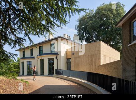 Vista generale che mostra le nuove aggiunte. Springfield Park, Londra, Regno Unito. Architetto: Pringle Richards Sharratt Ltd, 2022. Foto Stock