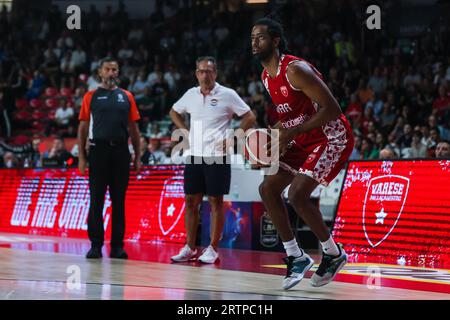 Varese, Italia. 13 settembre 2023. Andriu Tomas Woldetensae #8 della pallacanestro Varese Openjobmetis visto in azione durante l'amichevole match di nuova stagione tra pallacanestro Varese Openjobmetis e SAM Basket Massagno all'Itelyum Arena di Varese. Punteggio finale; pallacanestro Varese 92: 58 SAM Basket Massagno (foto di Fabrizio Carabelli/SOPA Images/Sipa USA) credito: SIPA USA/Alamy Live News Foto Stock